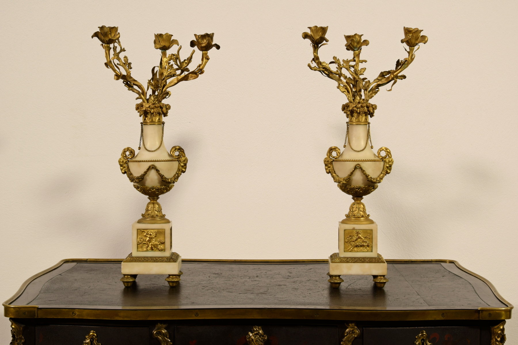 Paire de candélabres en bronze doré et marbre, France XIXe siècle